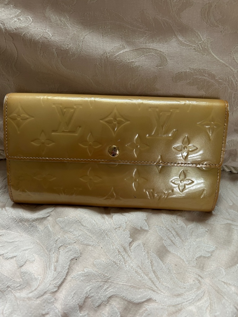 7010. Authentic Louis Vuitton  Vernis Monogram Wallet - Yellow Patent
